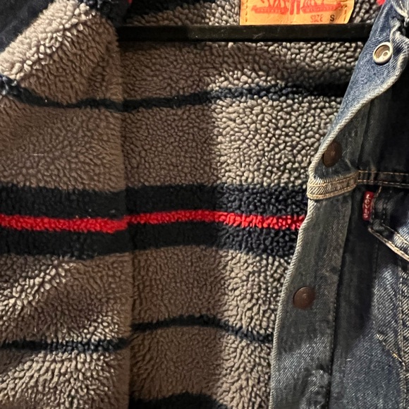 Levi’s Sherpa Lined Jean Jacket - Picture 3 of 4